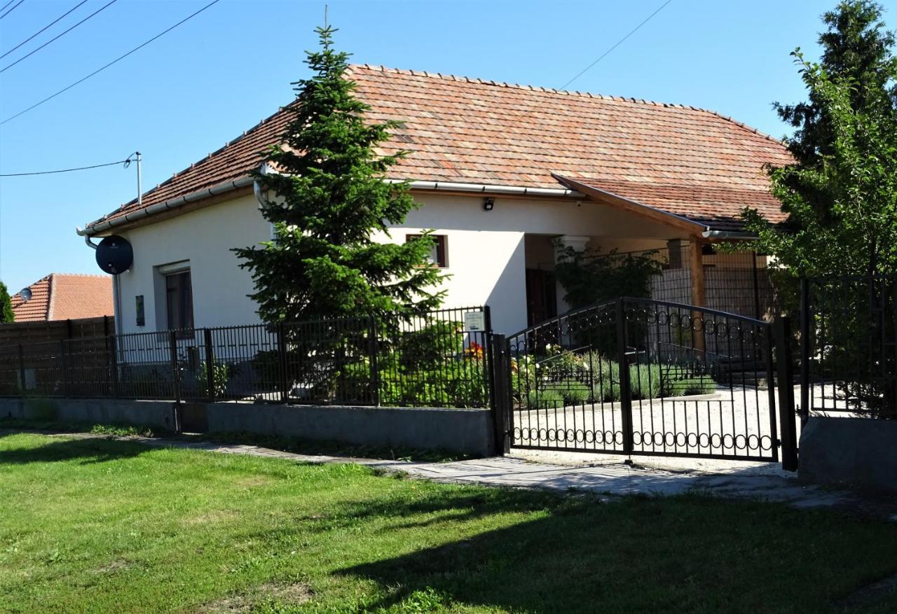 Melody Huis Poroszló Exterior foto